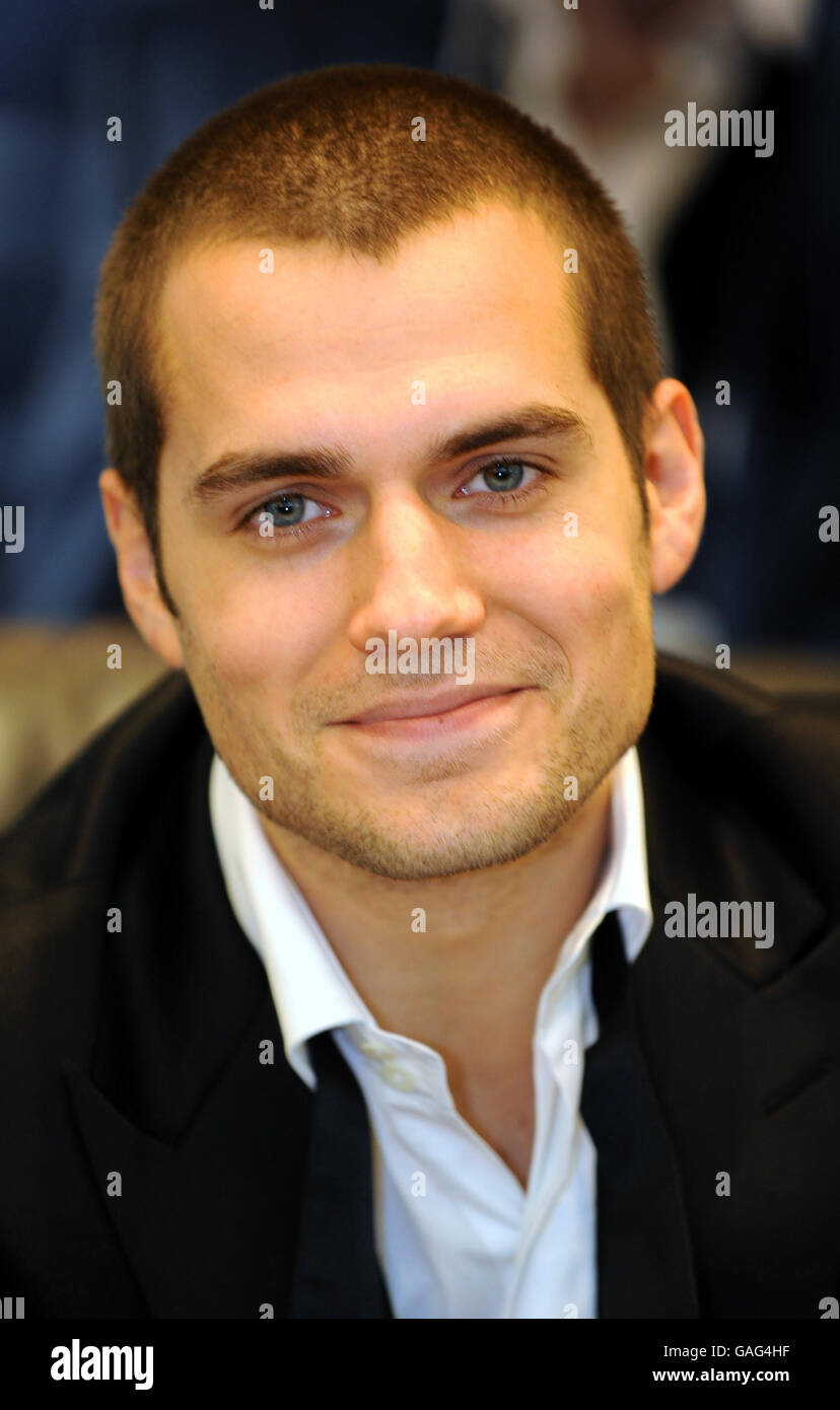 henry-cavill-dunhill-london-fragranza-lancio-londra-gag4hf.jpg
