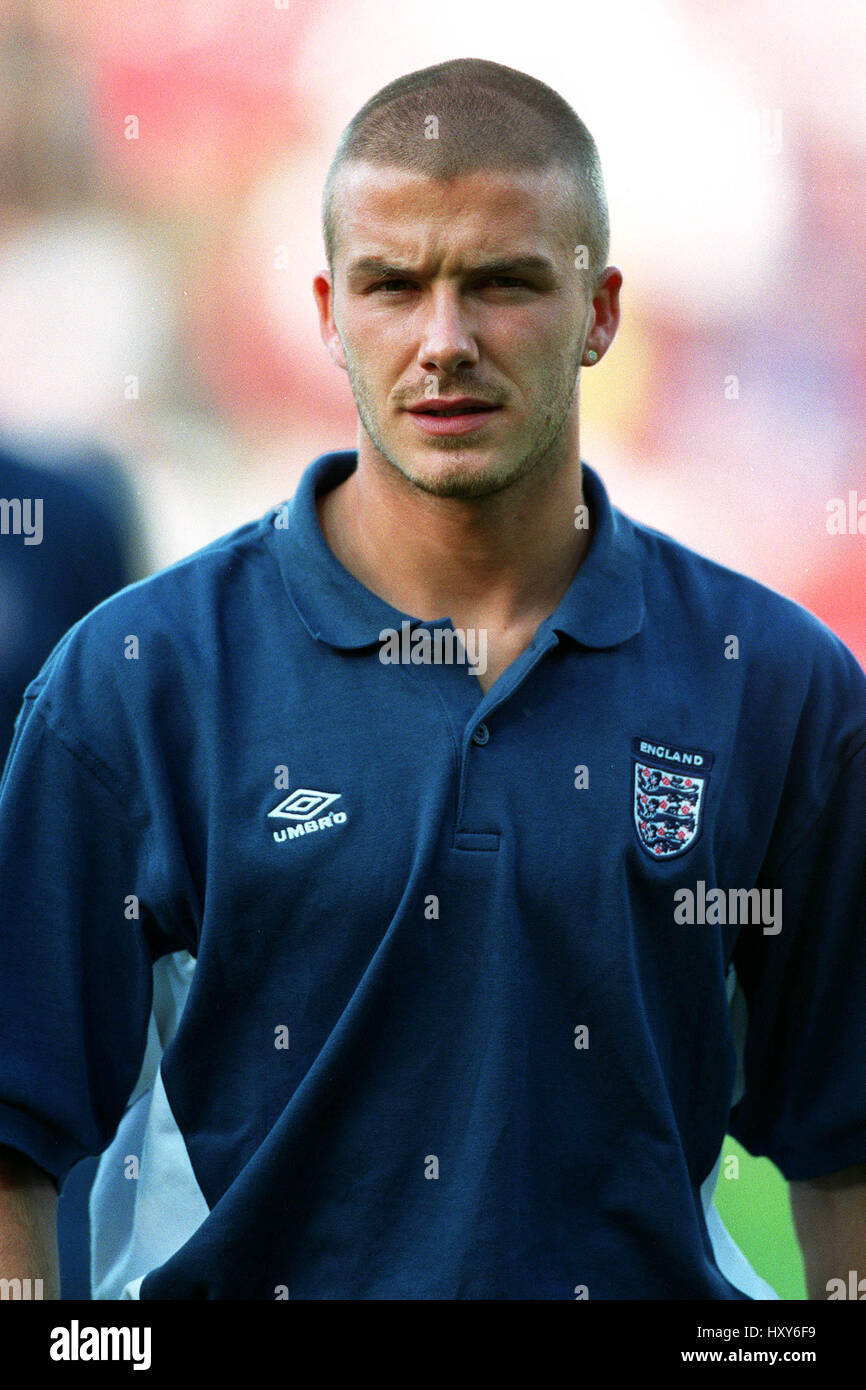 david-beckham-england-manchester-united-fc-12-june-2000-HXY6F9.jpg