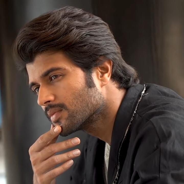 Vijay Deverakonda Army on Instagram: “🖤 #Rowdy @thedeverakonda  #vijaydeverakonda #thedeverakonda #ARJUNREDDY #Rowdy #t… | Vijay actor,  Actor photo, Handsome actors