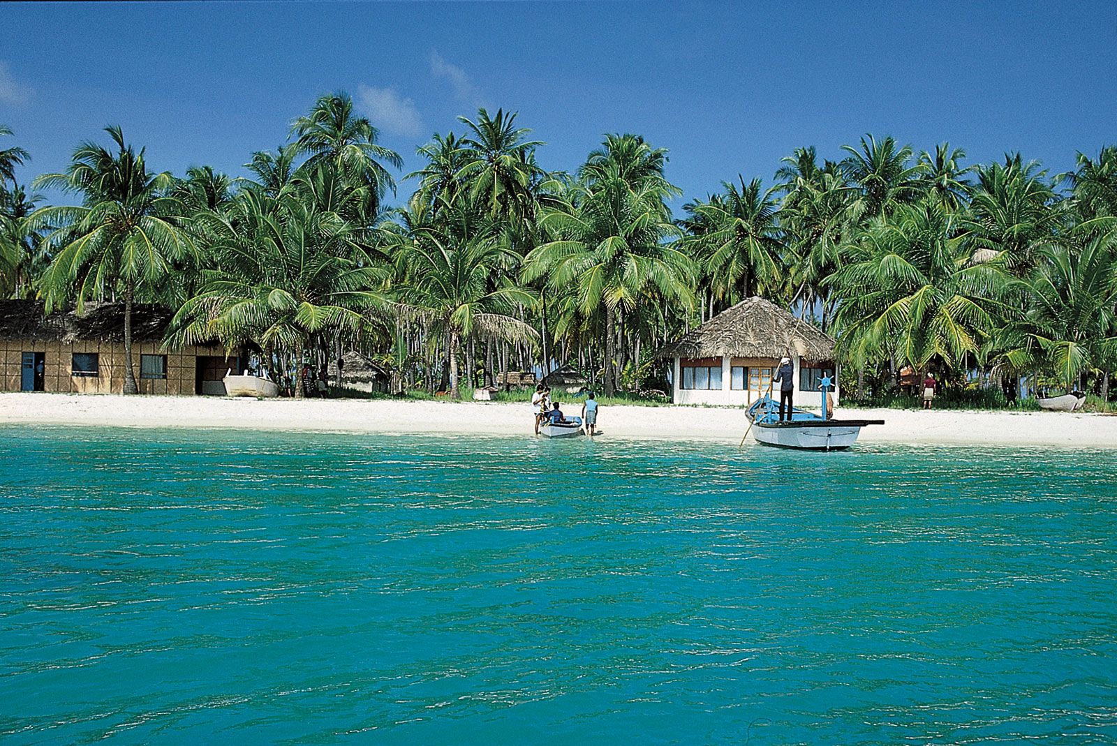 Beach-resort-Bangaram-Island-India-Lakshadweep.jpg