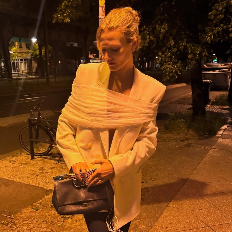740full-toni-garrn.jpg