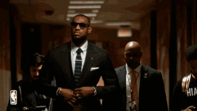 lebron-james-lebron-james-walking.gif