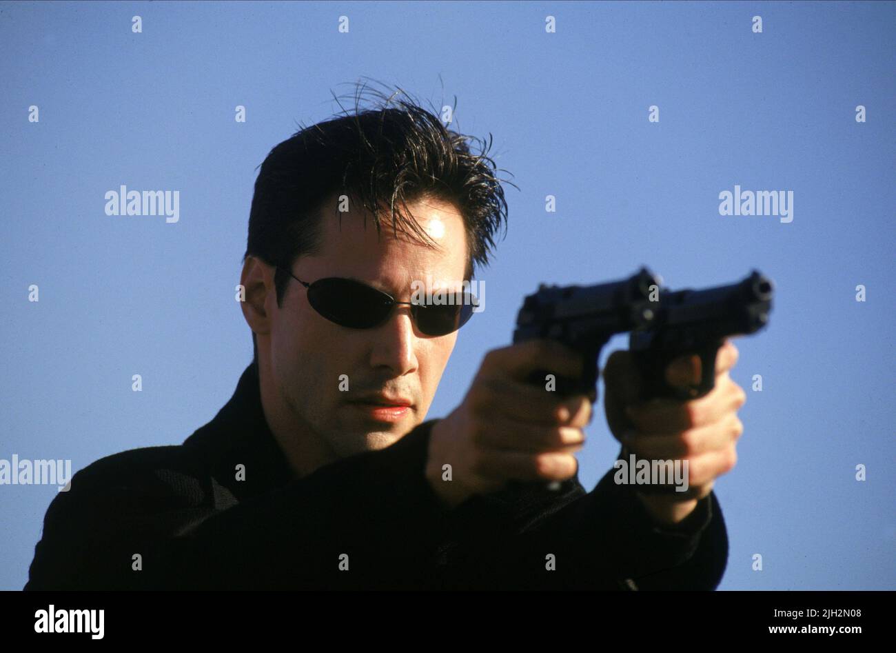 keanu-reeves-the-matrix-1999-2JH2N08.jpg