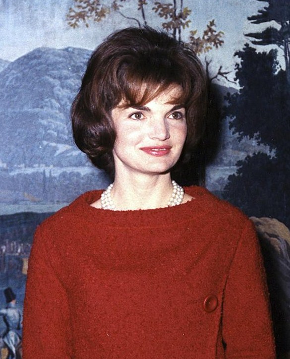 Mrs_Kennedy_in_the_Diplomatic_Reception_Room_cropped.jpg