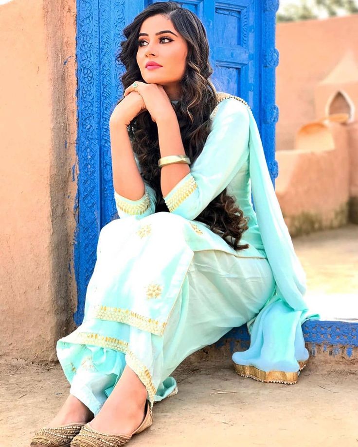 punjabisuits #punjab #dresses #sardar #punjabivideo #jatt #chooda #wedding  #punjabicouples #jatti #mehandi #amritsar #punjabijutti…