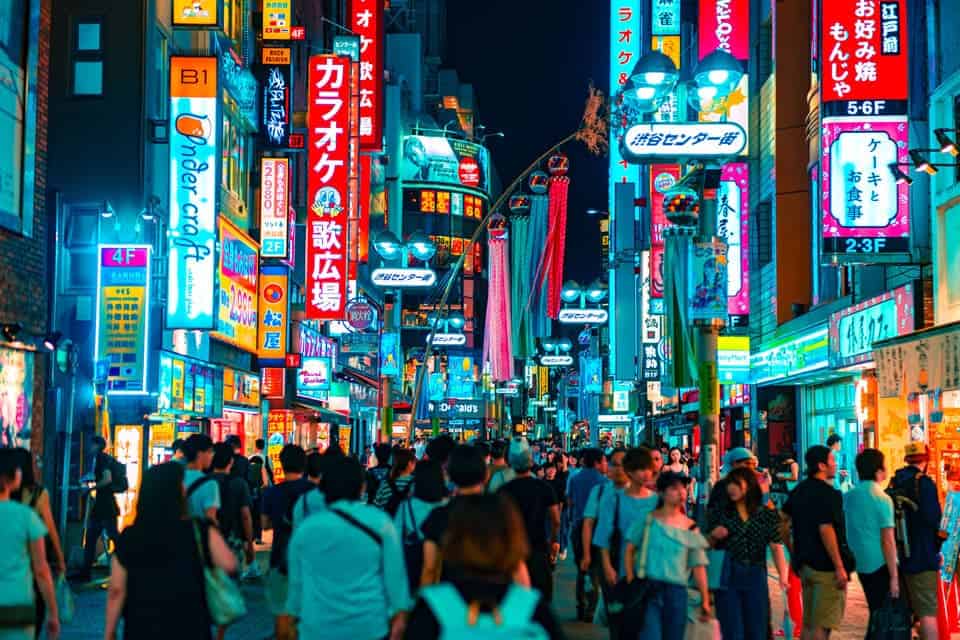 Featued-Tokyo-At-Night-min.jpg