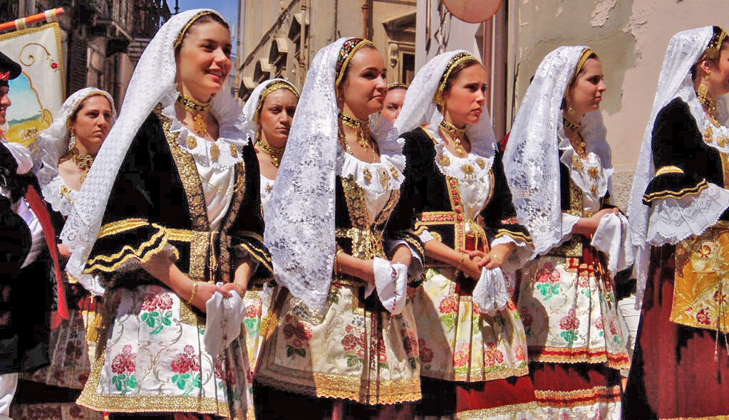 Women_of_sardinia.jpg