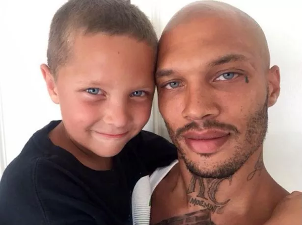Jeremy-Meeks-and-son.jpg