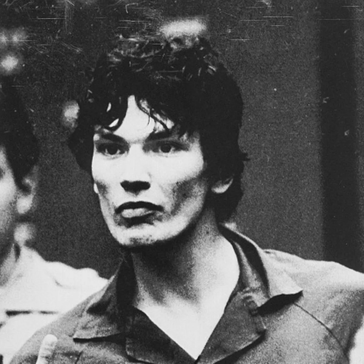 0_Murder-Suspect-Richard-Ramirez-Gesturing-in-Court.jpg