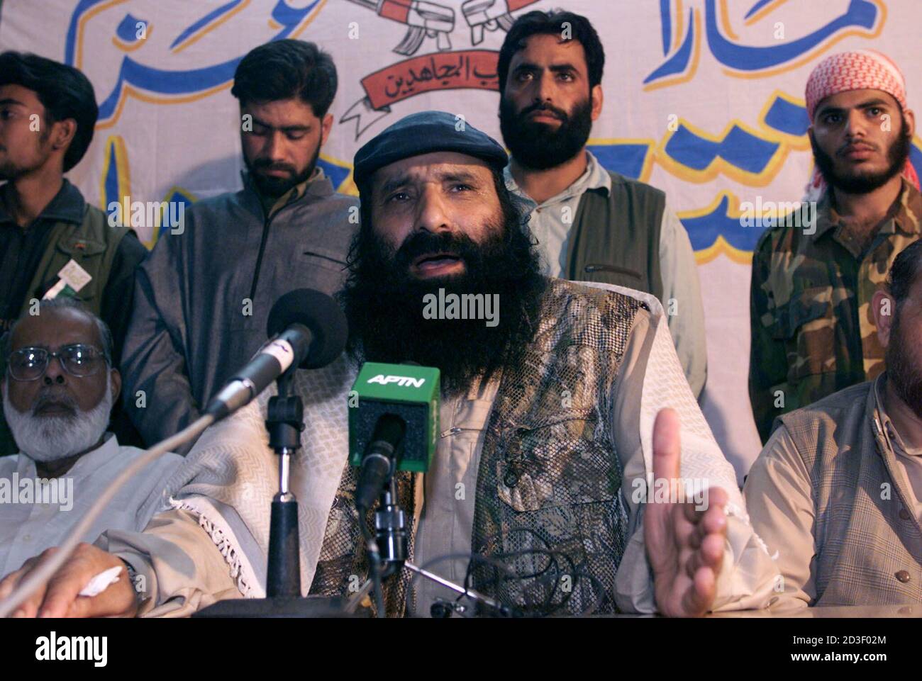 syed-salahuddin-supreme-commander-of-kashmiri-militant-group-hizbul-mujahideen-speaks-during-a-news-conference-in-karachi-on-november-24-2000-salahuddin-said-we-can-accept-indian-offer-on-a-ceasefire-in-disputed-kashmir-only-if-india-announces-start-of-talks-with-pakistan-and-kashmiri-groups-to-resolve-53-years-old-conflict-nearly-all-the-militant-groups-have-rejected-an-offer-by-indian-authorities-to-a-ceasefire-during-the-muslim-fasting-month-of-ramadan-starting-next-week-and-vowed-to-step-up-armed-operations-against-indian-military-targets-in-kashmir-2d3f02m.jpg
