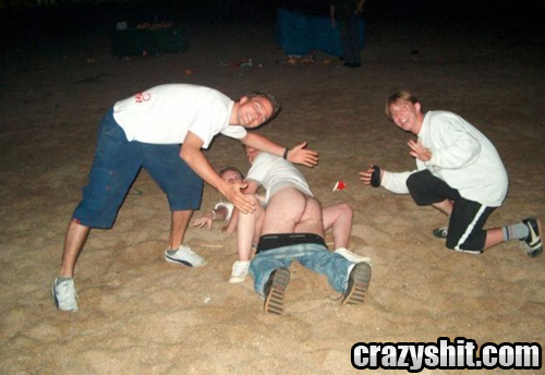 050310-sex-on-the-beach-photo-bomb.jpg