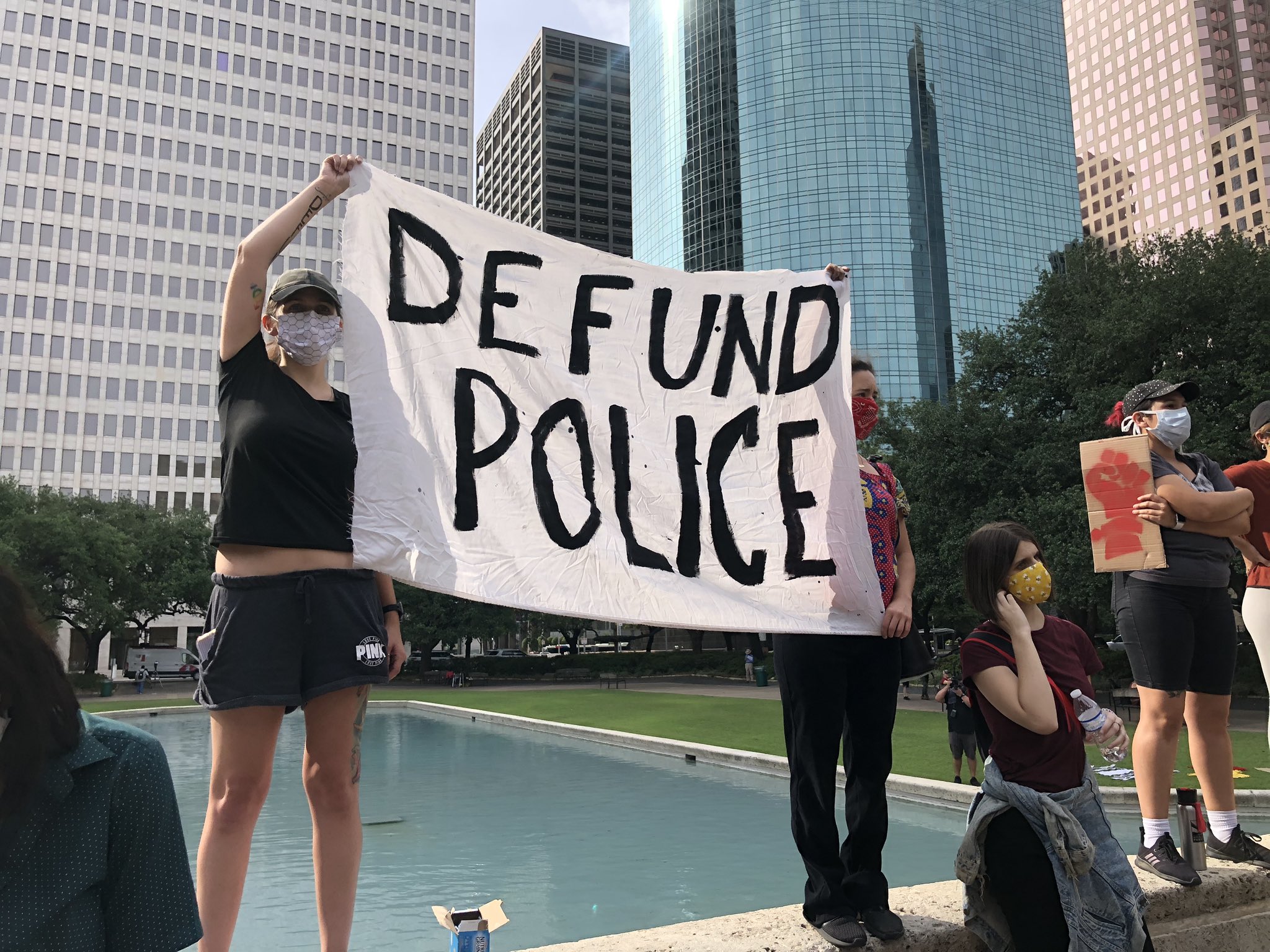 DEFUND.jpg