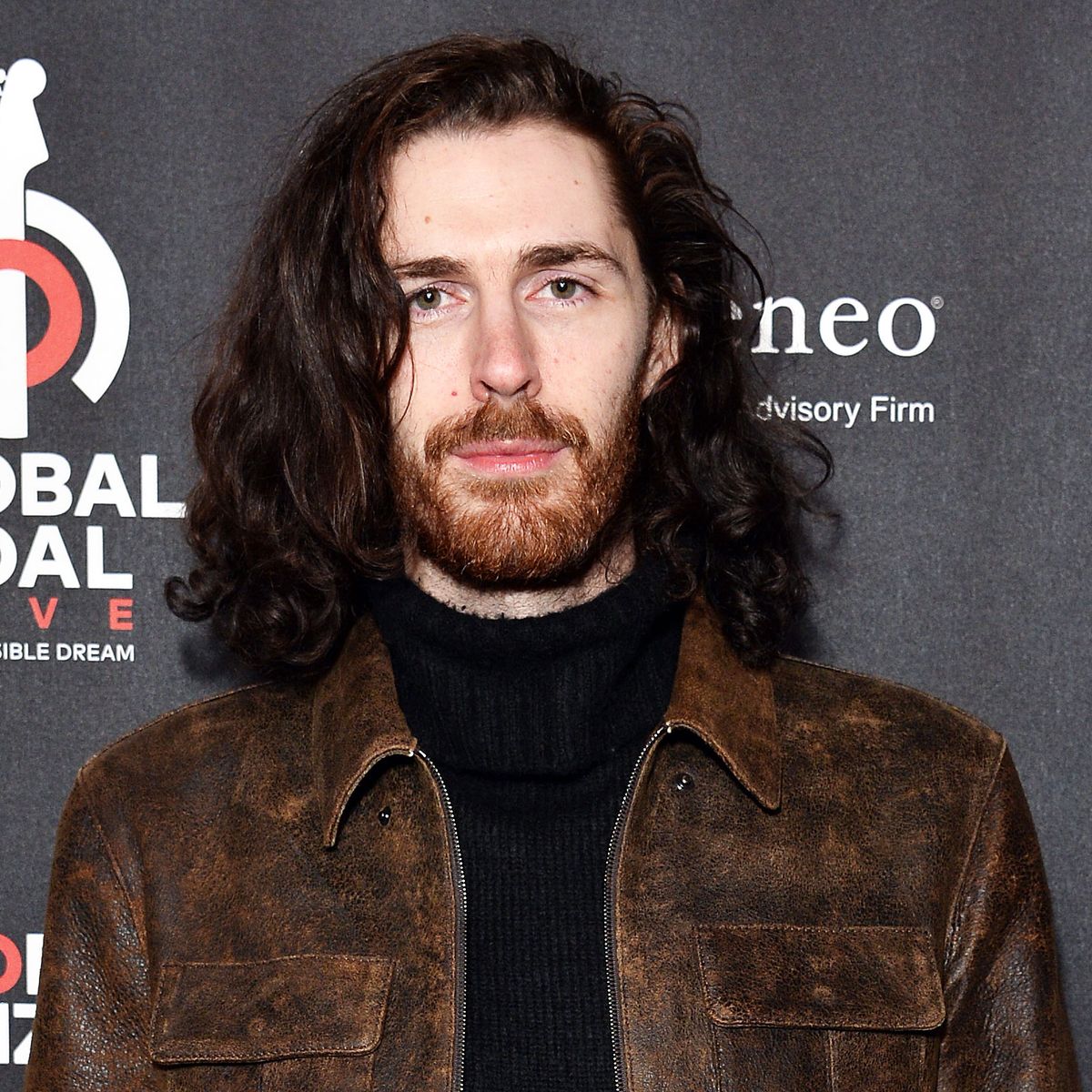 0ecf2dfbc15b1d22998b8d707e5314ac1a-hozier.rsquare.w1200.jpg
