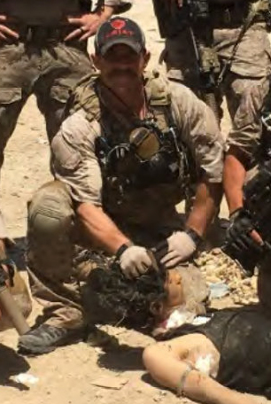Eddie_Gallagher_with_corpse.jpg
