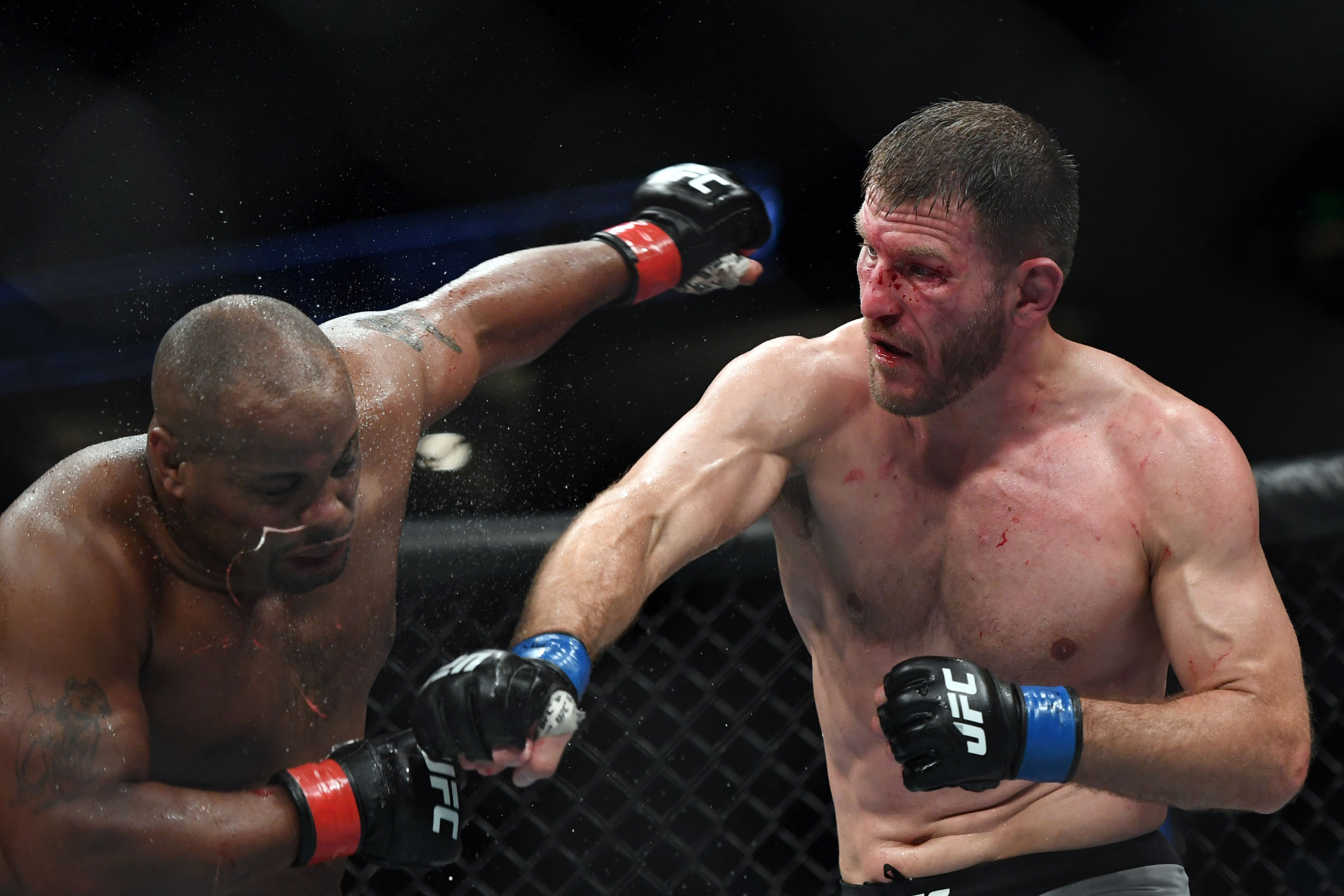 LDN-L-UFC241-43-0818-1.jpg