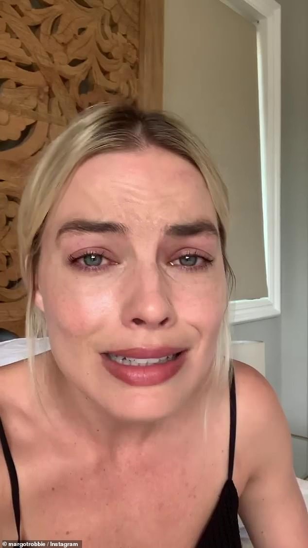 Australian bushfires: Tearful Margot Robbie asks fans to donate | Daily  Mail Online