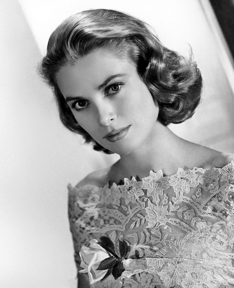 800px-Grace_Kelly_MGM_photo.jpg