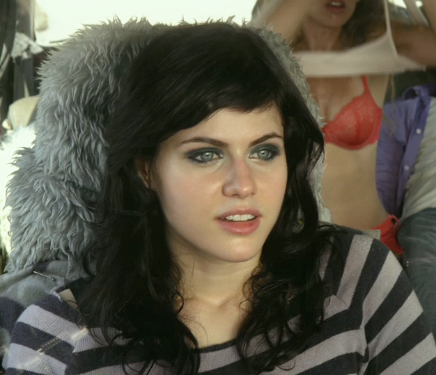 alexandra-daddario-texas-chainsaw-3d-image-7.png