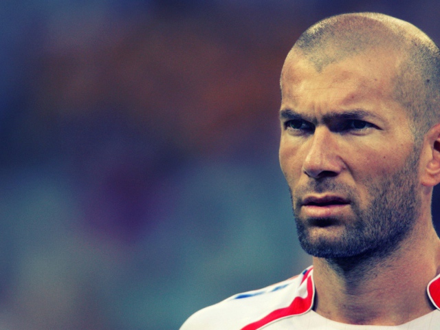 2013_The_legend_of_football_Zinedine_Zidane_is_angry_049057_29.jpg