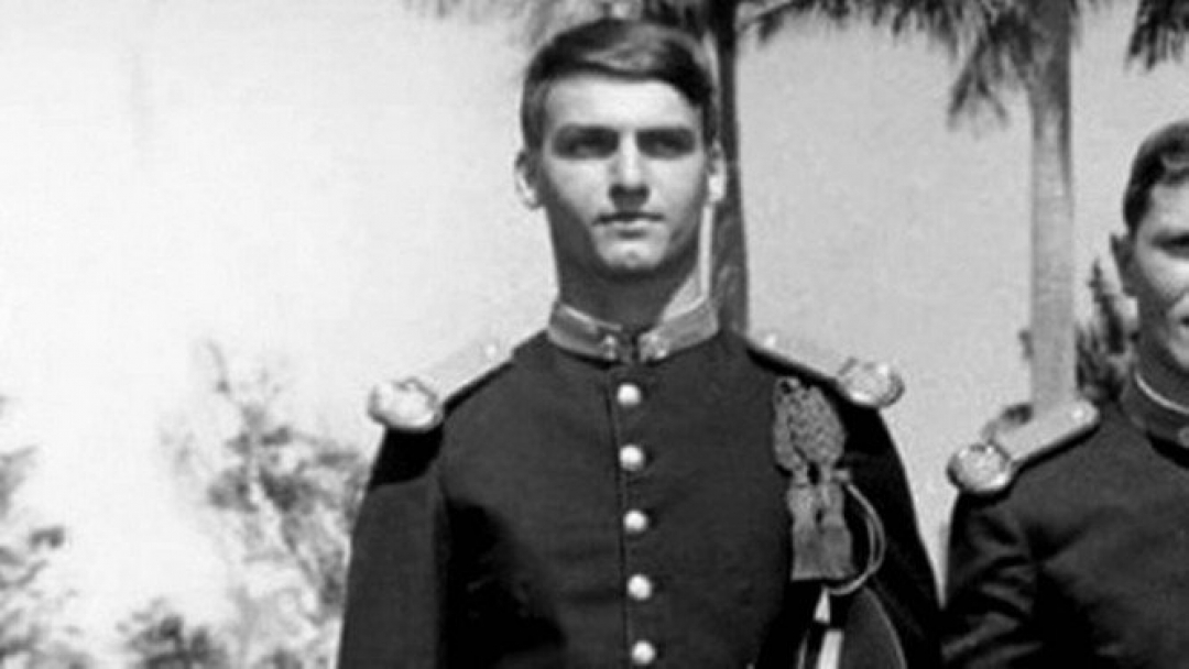 O capitão sobe a rampa