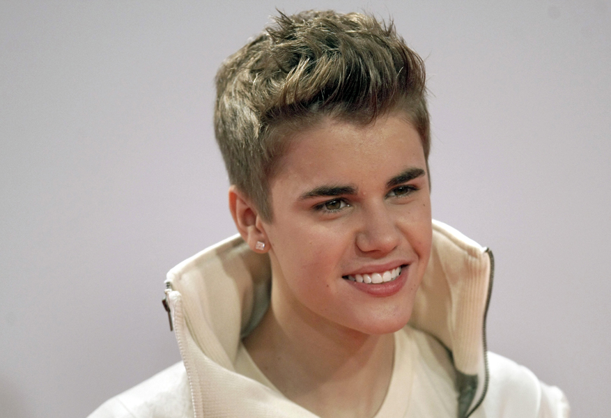 9_JustinBieberPA181111.jpg