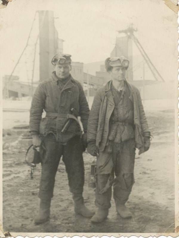 two-prisoners-in-gulag.jpg