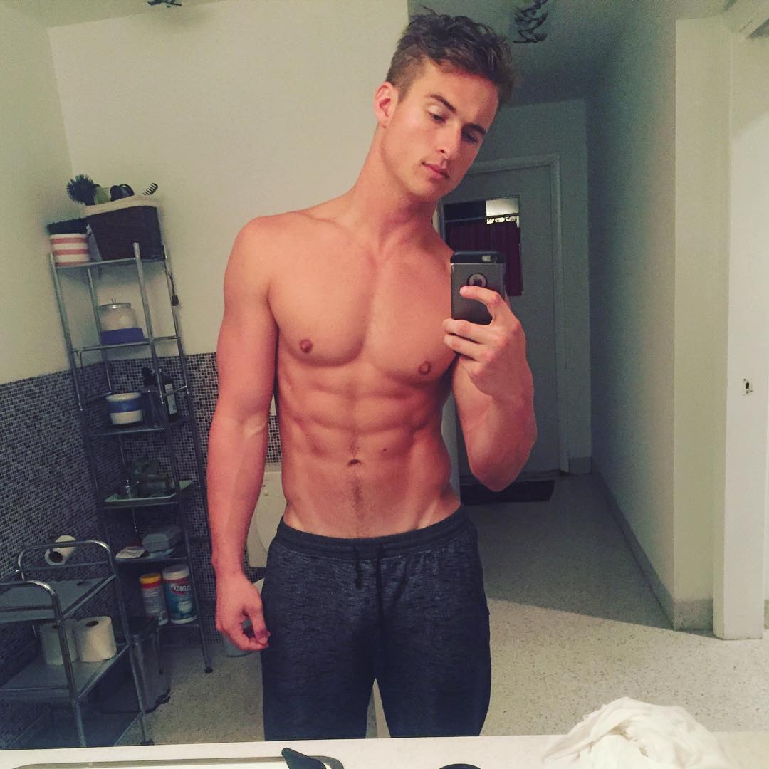 GageAlexanderSmith-sexy-selfie-mirror.jpg