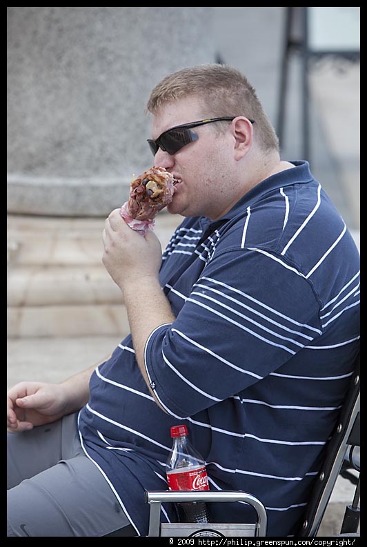 obese-man-eating-turkey-leg-4.3.jpg