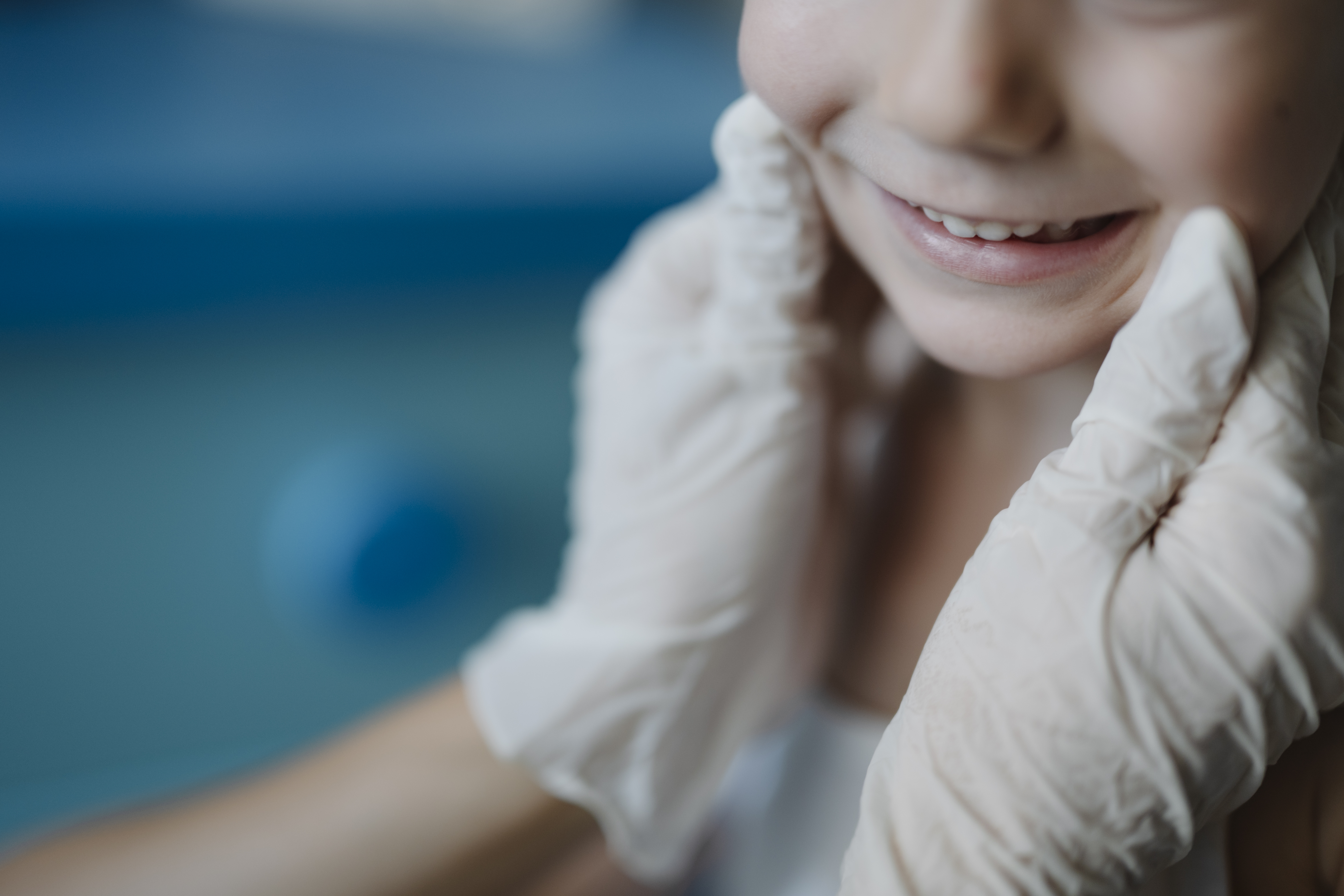 Child_receiving_dental_checkup_in_a_clinic.jpg