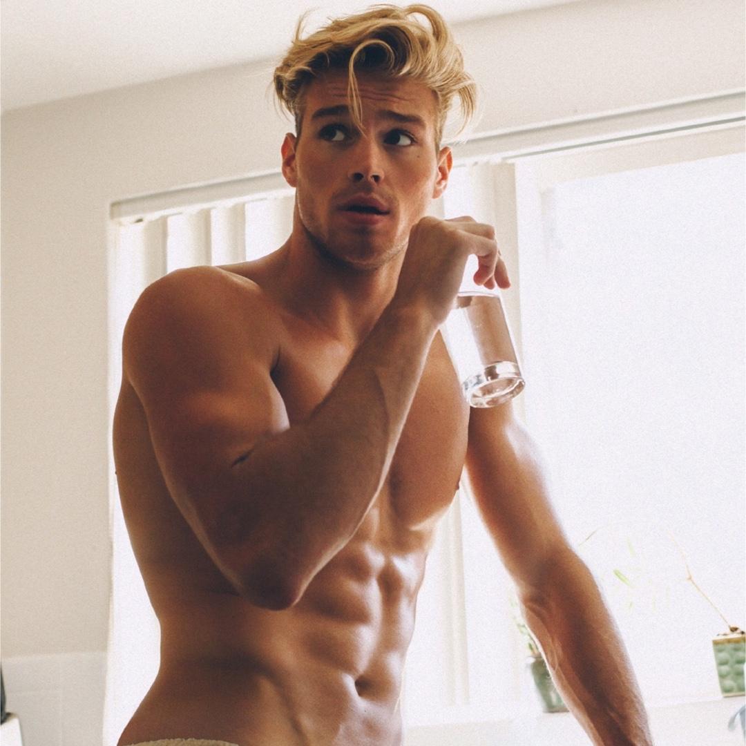 Matthew Noszka - Actor/Model, Athlete & Fit Father