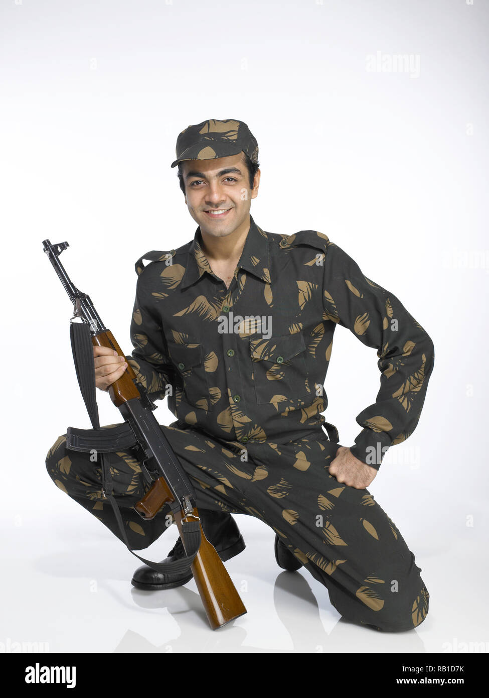 portrait-of-indian-soldier-dressed-in-uniform-RB1D7K.jpg