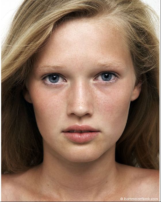 560full-toni-garrn.jpg