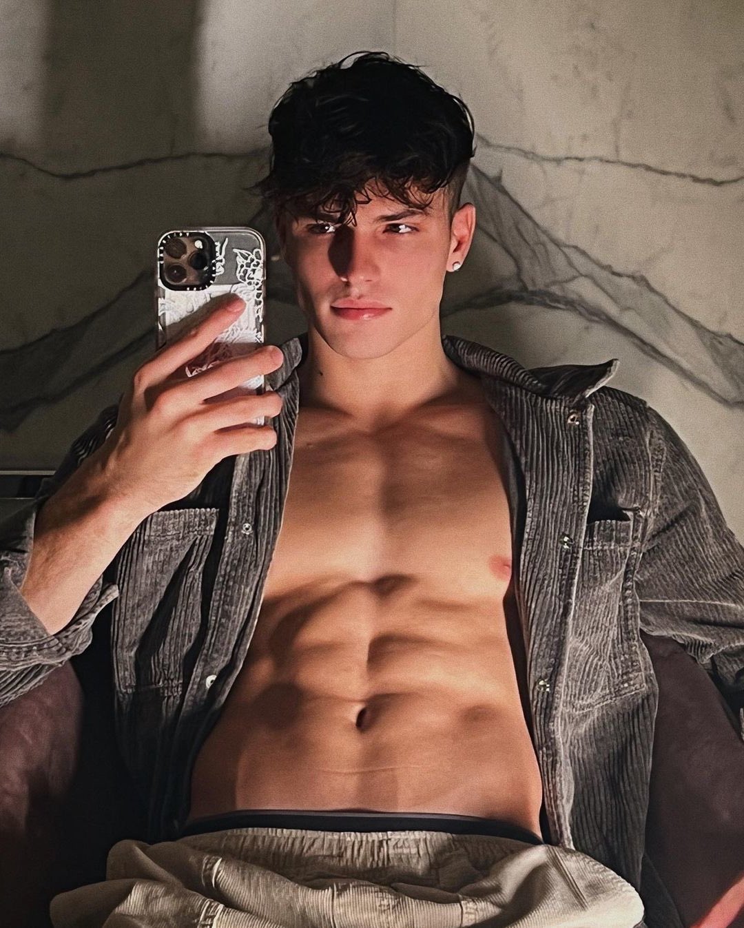 FYOvtmjXgAAort7.jpg:large