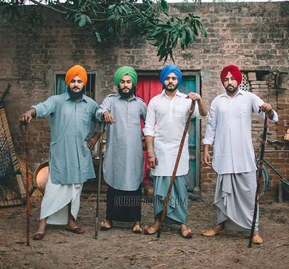 Punjabi_boys_in_their_traditional_dress.jpg