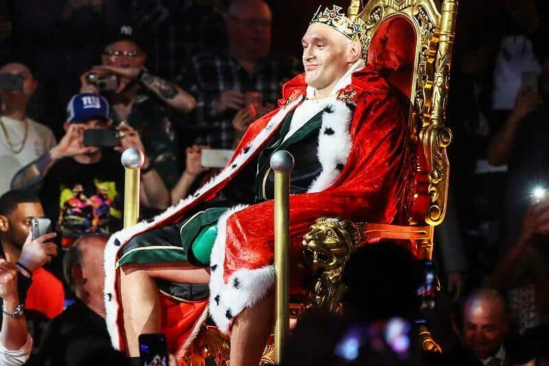 tyson-fury-king.jpg
