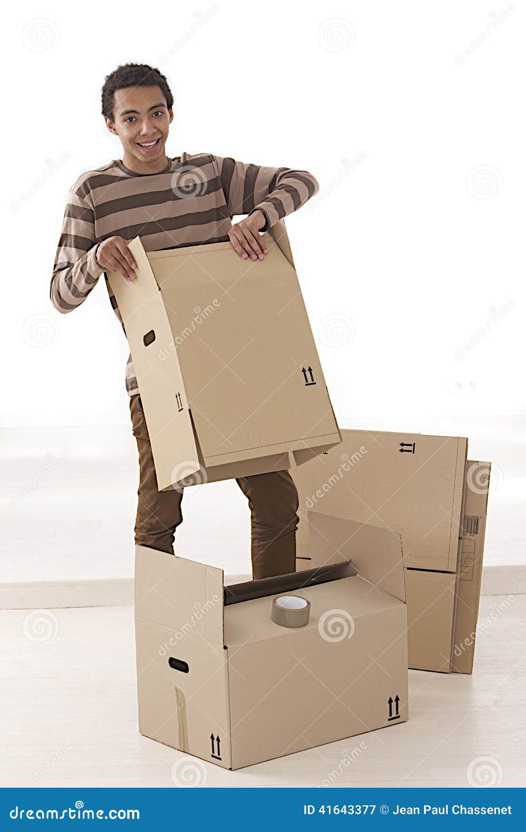 young-man-mooving-appartment-mulatto-packing-boxes-41643377.jpg