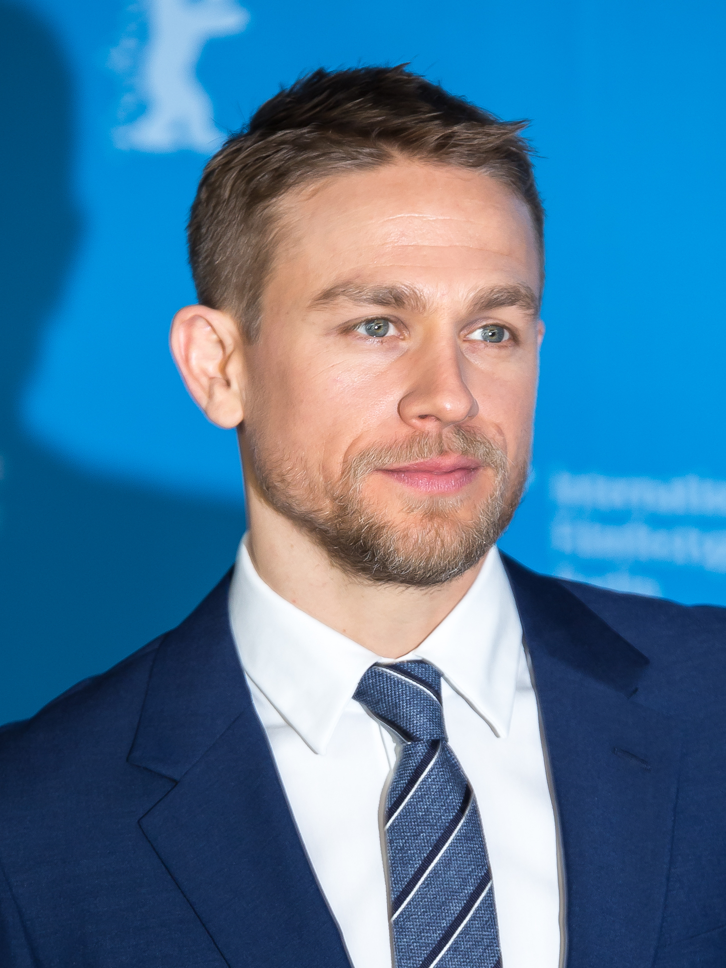Charlie_Hunnam_at_Berlinale_2017.jpeg
