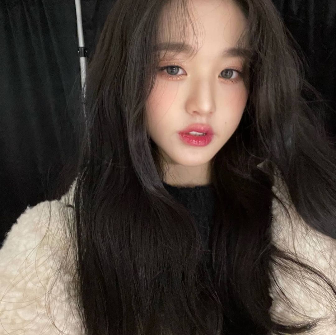 210212 IZ*ONE Instagram update with Jang Wonyoung : r/iZone