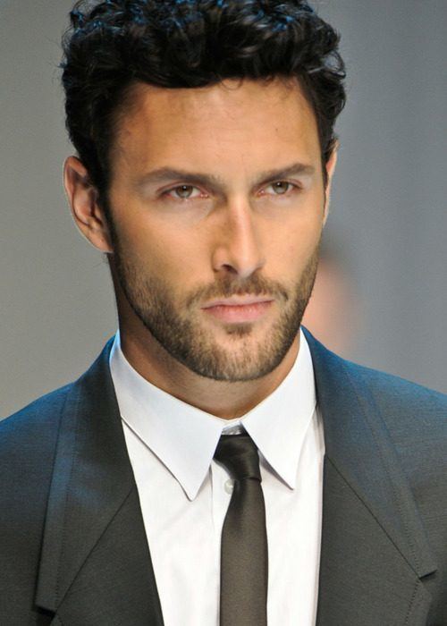 noah-mills-b60c70d1-e89f-4af5-9de8-80fcdc83d64-resize-750.jpeg