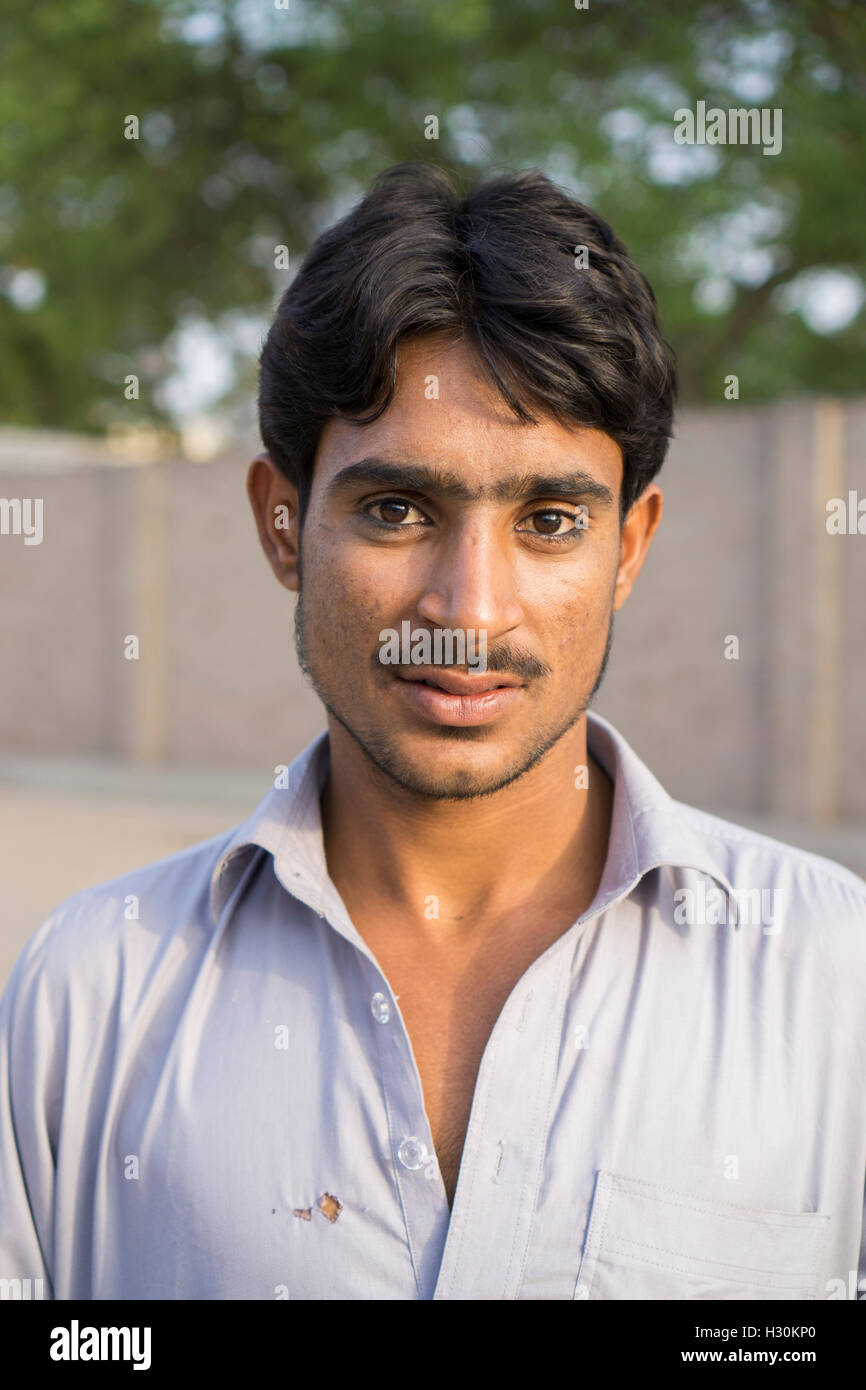 portrait-of-a-young-pakistani-man-multan-pakistan-H30KP0.jpg