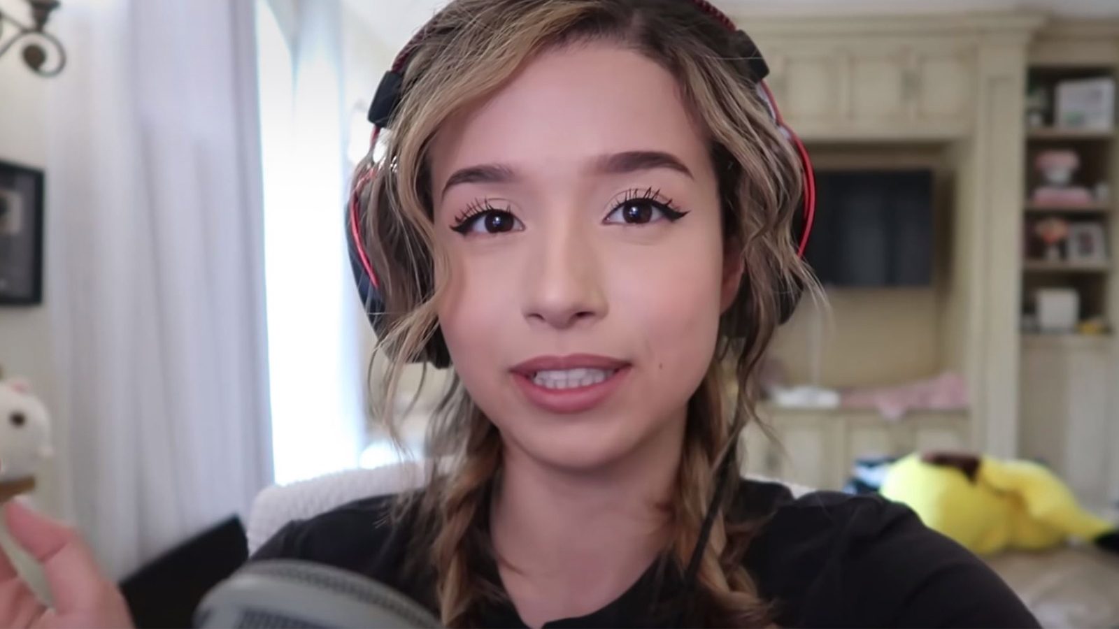 pokimane_01_2048x2048.jpg