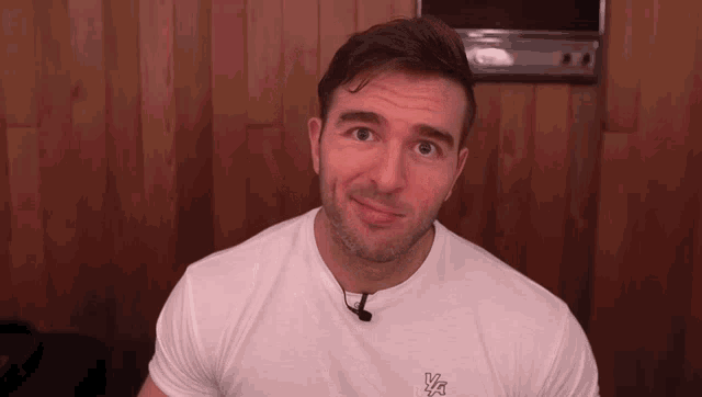 derek-moreplatesmoredates.gif