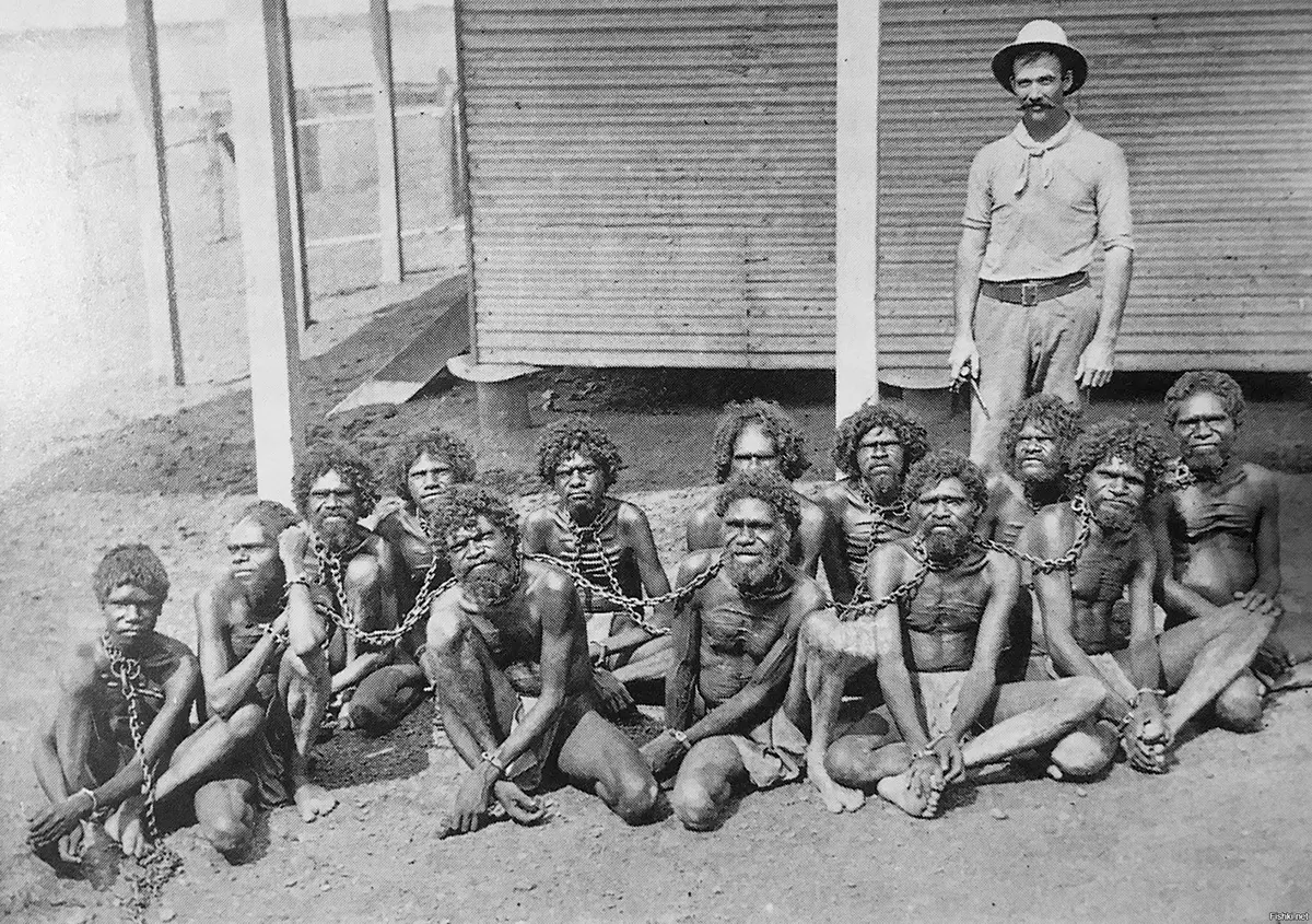 australian-aborigines-chains-1902.webp