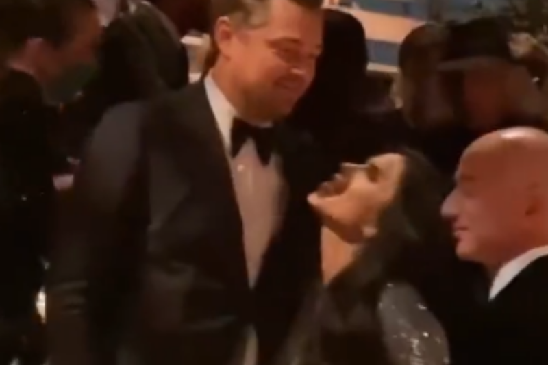Find someone who looks at you like Jeff Bezos' girlfriend looks at Leo  DiCaprio | Suid-Kaap Forum