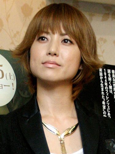hitomi-singer-808ce2e2-562c-4bf1-8ff1-869b7d70718-resize-750.jpeg