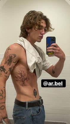 This contains an image of: WHAT THE FUCKKKK SBSNSJWKSNSBA