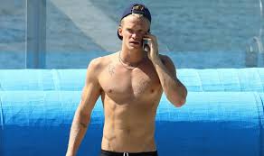 Woah! Cody Simpson Sporting Tiny Speedos is All You Need Rn |  Cocktailsandcocktalk