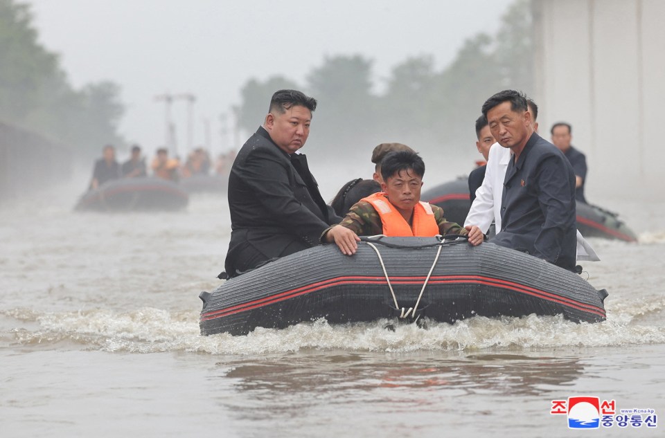 Kim Jong Un and Premier Kim Tok Hun visited a flood-affected area near the border with China