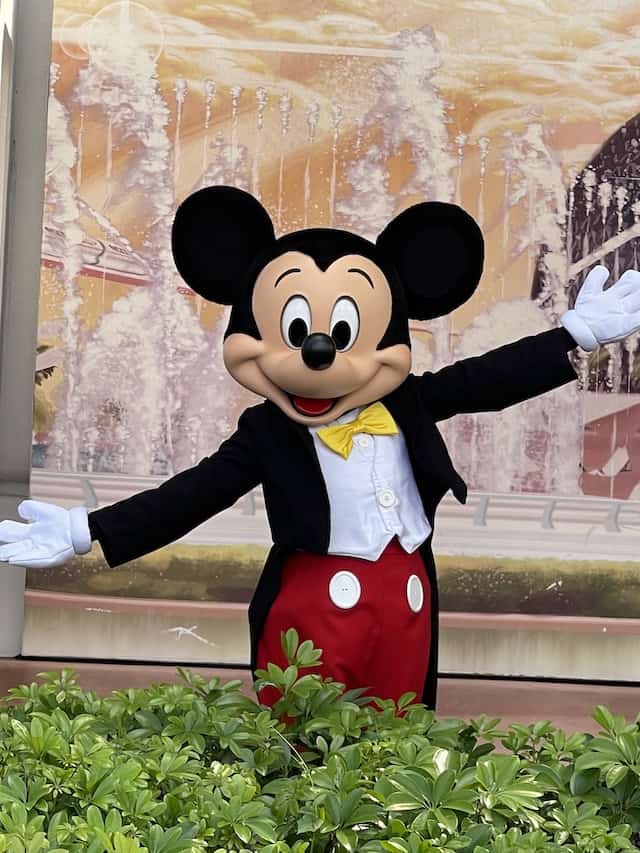 Mickey-Mouse-EPCOT.jpg