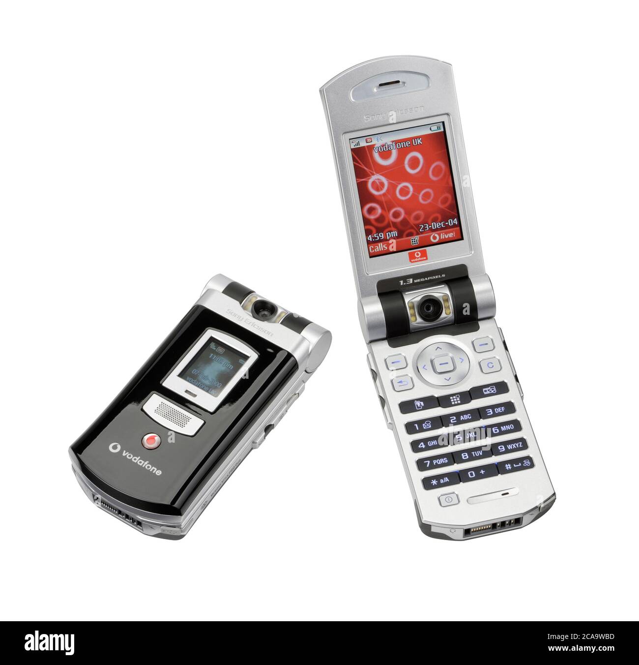 a-sony-ericsson-mobile-phone-from-year-2004-vodafone-tied-contract-telephone-that-has-a-flip-open-mechanism-2CA9WBD.jpg